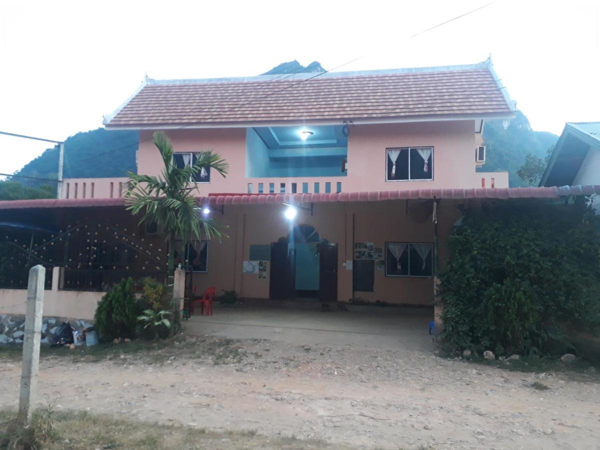 Lamorn Guesthouse Nong Khiaw Номер фото