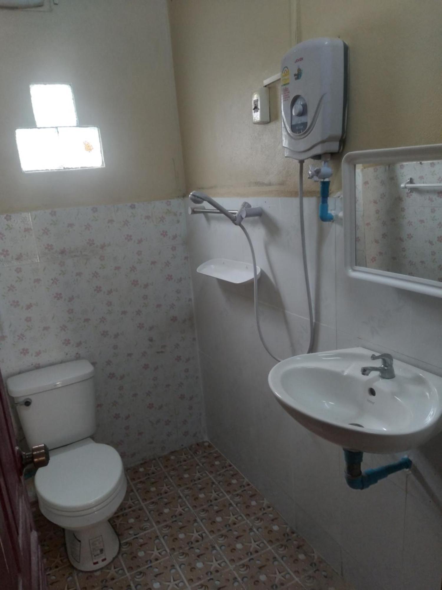 Lamorn Guesthouse Nong Khiaw Екстер'єр фото