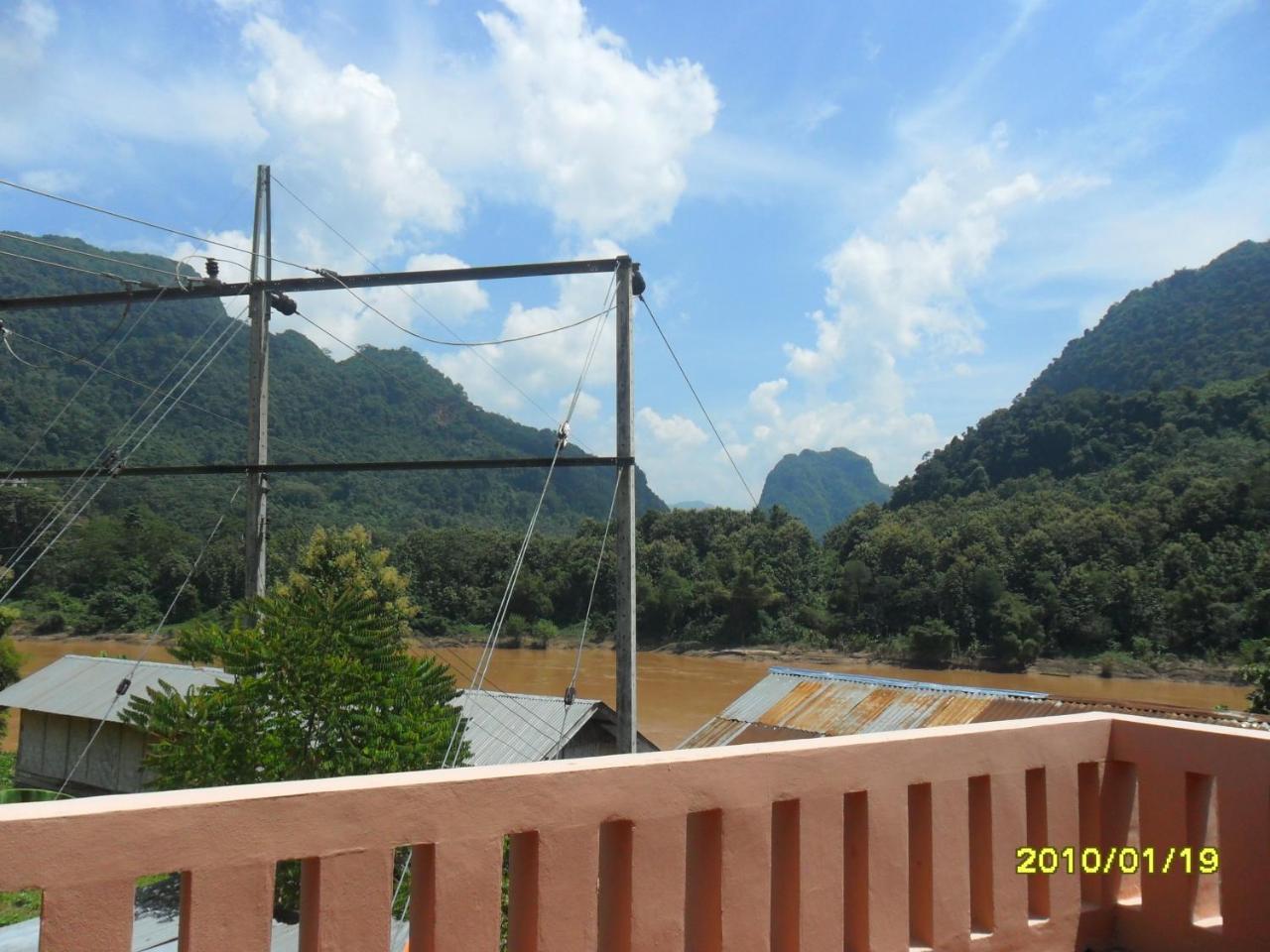 Lamorn Guesthouse Nong Khiaw Екстер'єр фото